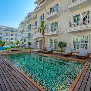 Отель Montebello Deluxe